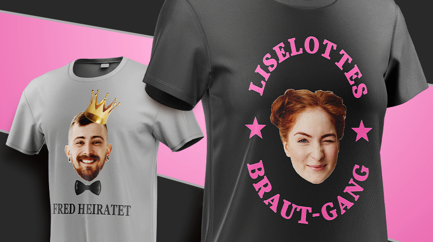 Eine Hand hält ein großes orangefarbenes Autoschild – ein Ausstellungsraum-Hintergrund mit unscharfen Fahrzeugen deutet auf eine Werbe- oder Verkaufssituation hin.