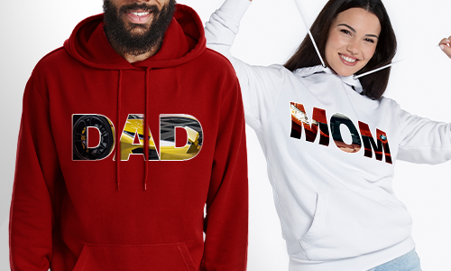 Dos personas con sudaderas tuning con capucha: izquierda roja con DAD, derecha blanca con MOM, letras con fotocollage