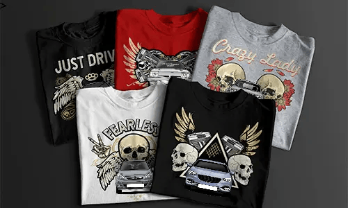 Zwei T-Shirts mit detaillierten Auto-Frontgrafiken, eines rot mit kräftigem schwarzen Design und eines weiß mit hellerem Druck, nebeneinander neben einer schwarzen Geschenkbox mit Schleife, automobil-inspirierte Mode für Autoliebhaber