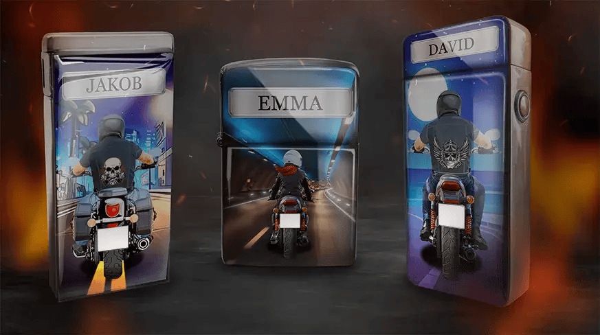Drei Feuerzeughüllen zeigen Motorradfahrer von hinten, jeweils mit den Namen Jakob, Emma und David. Hintergründe: städtische Nachtlandschaft, Tunnel und mondbeschienene Szenerie. Energetische Atmosphäre.